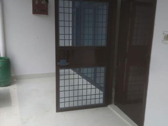 Rental | 4 BHK + 250 Sq.Mt. Independent House in RWA Apartments Sector 27