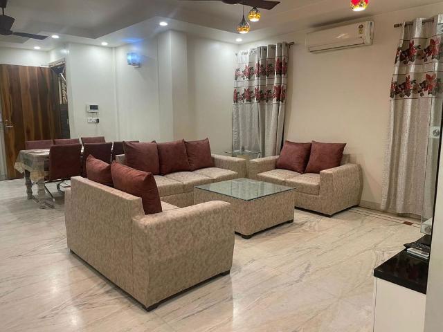 Rental | 4 BHK + 250 Sq.Mt. Villa in Sector 93