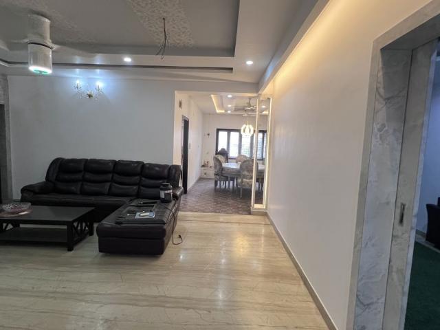 Rental | 4 BHK + 2600 Sq.Ft. Apartment in Matoshree Apartments Film Nagar