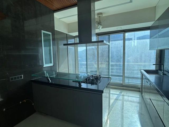 Rental | 4 BHK 2780 Sq.Ft. Apartment in Sahana Enclave Bandra