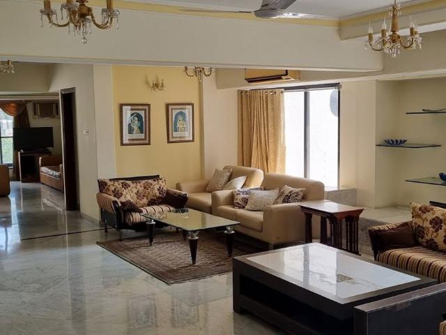 Rental | 4 BHK 2700 Sq.Ft. Apartment in Chaitanya Tower