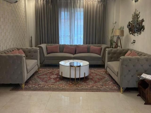 Rental | 4 BHK 2700 Sq.Ft. Apartment in Aradhya Homes