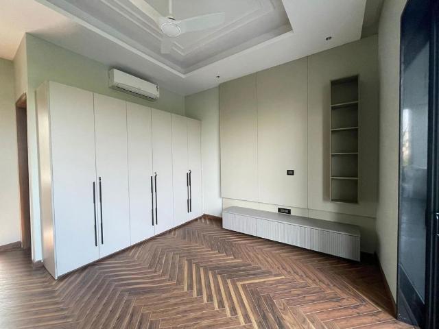 Rental | 4 BHK 2950 Sq.Ft. Apartment in DLF City Phase 3