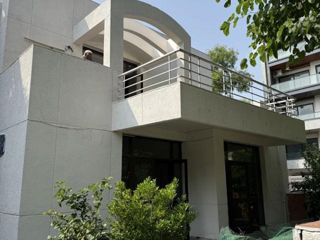 Rental | 4 BHK + 360 Sq.Ft. Villa in Unitech Greenwood City Apartment