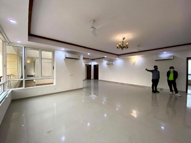 Rental | 4 BHK + 3700 Sq.Ft. Apartment in Jaypee Imperial Court