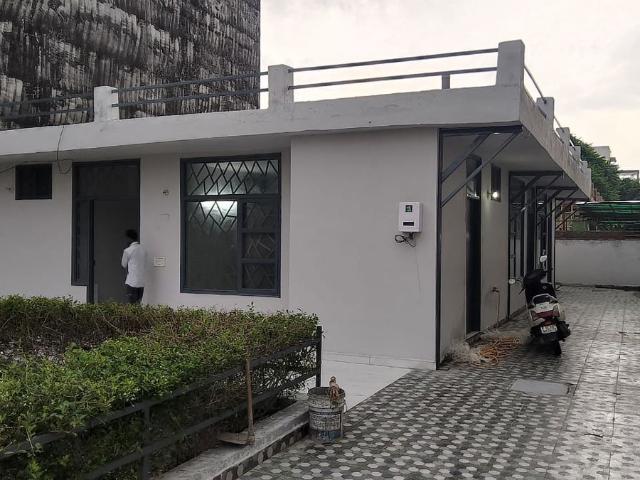 Rental | 4 BHK + 450 Sq.Mt. Independent House in Max Estate 105