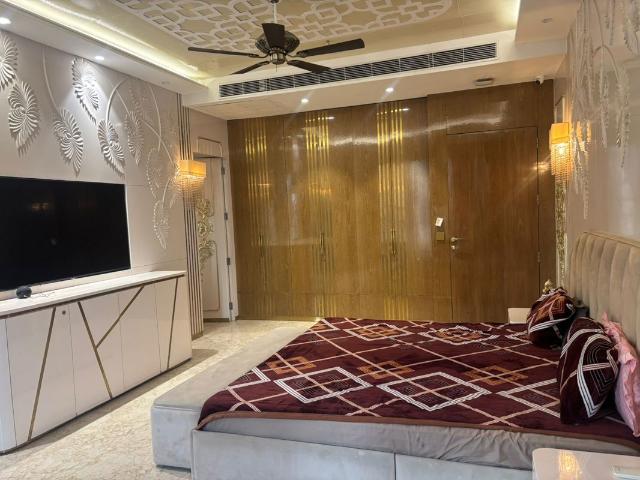 Rental | 4 BHK + 4700 Sq.Ft. Apartment in Gulshan Dynasty