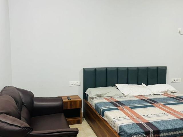 Rental | 4 BHK 5000 Sq.Ft. Apartment in Shanti Niketan
