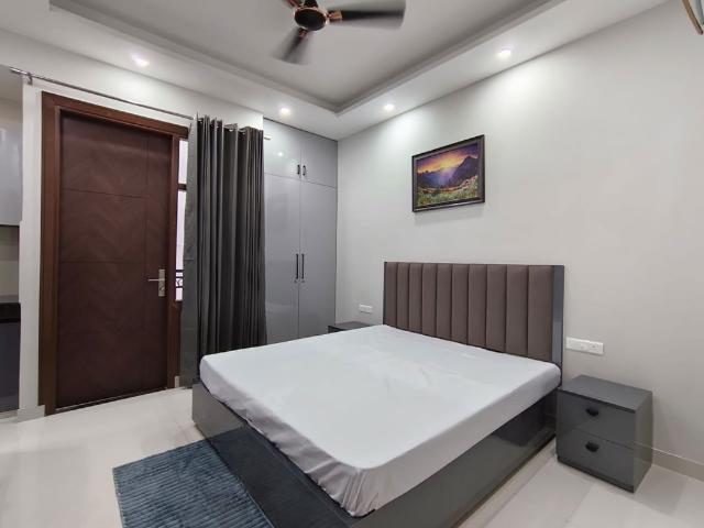 Rental | 4 BHK 550 Sq.Ft. Apartment in Safdarjung Enclave