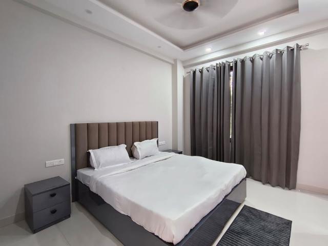 Rental | 4 BHK 700 Sq.Ft. Apartment in Shanti Niketan
