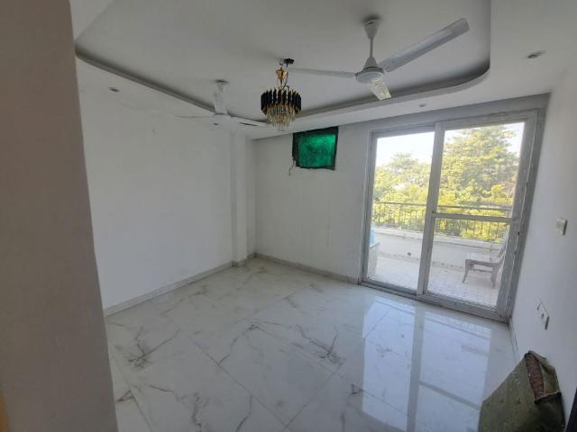 Rental | 4 BHK + Extra Room 425 Sq.Yd. Apartment in Sector 10A