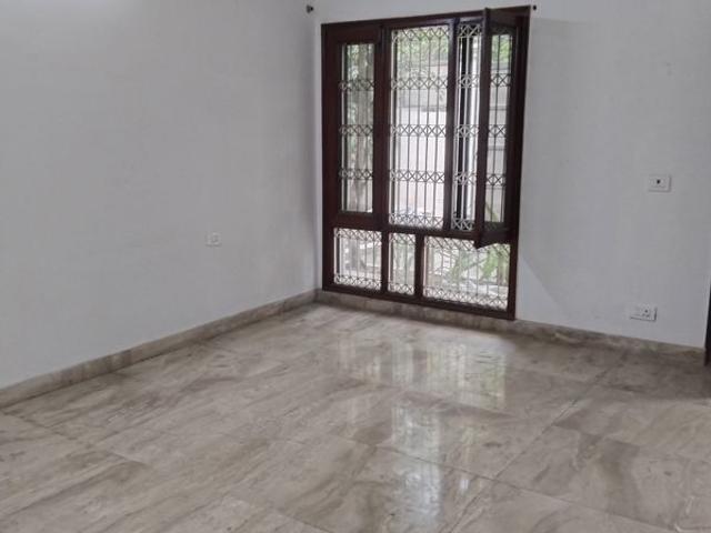 Rental | 4 BHK + Extra Room 5500 Sq.Ft. Independent House in RWA Apartments Sector 40