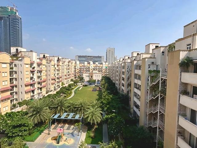 Rental | 4 BHK + Extra Room 1975 Sq.Ft. Apartment in Emaar Emerald Floors Premier