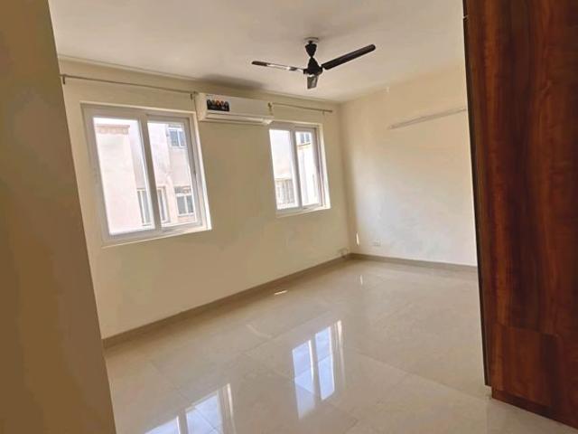 Rental | 4 BHK + Extra Room 1975 Sq.Ft. Apartment in Emaar Emerald Floors Premier