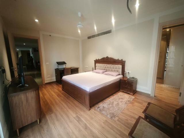 Rental | 4 BHK + Extra Room 2000 Sq.Yd. Apartment in Noble Aurellia
