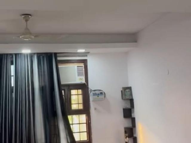 Rental | 4 BHK + Extra Room 240 Sq.Yd. Villa in Palam Vihar Residents Association