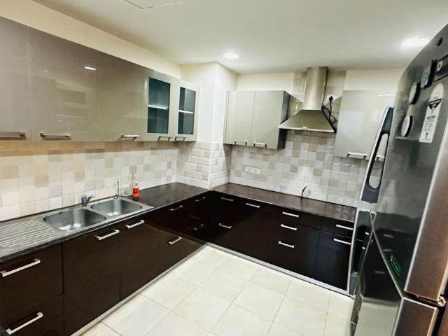 Rental | 4 BHK + Extra Room 2939 Sq.Ft. Apartment in Unitech The Close South