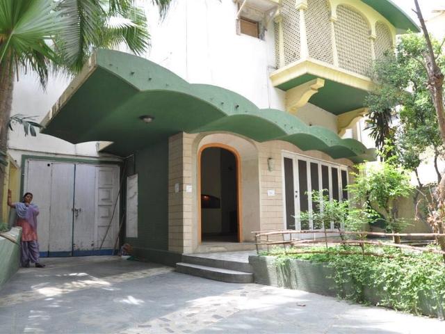 Rental | 4 BHK + Extra Room 300 Sq.Yd. Villa in Nizamuddin East