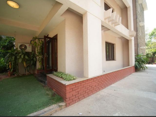 Rental | 4 BHK + Servant Room,Basement 4000 Sq.Ft. Apartment in Sindhi Colony Ulsoor