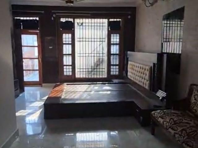 Rental | 4 BHK + Servant Room,Extra Room 2200 Sq.Ft. Apartment in Sector 38