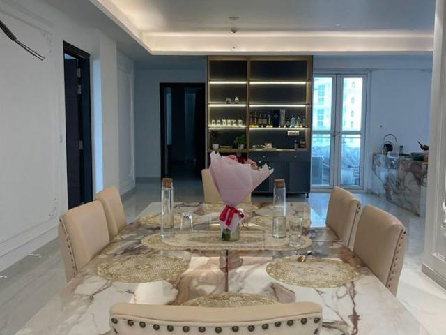Rental | 4 BHK + Servant Room,Extra Room 4425 Sq.Ft. Apartment in Mahagun Mezzaria
