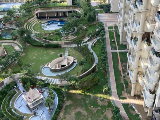 Rental | 4 BHK + Servant Room,Extra Room 4425 Sq.Ft. Apartment in Mahagun Mezzaria