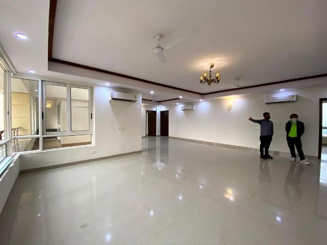 Rental | 4 BHK + Servant Room,Extra Room 4545 Sq.Ft. Apartment in Parx Laureate