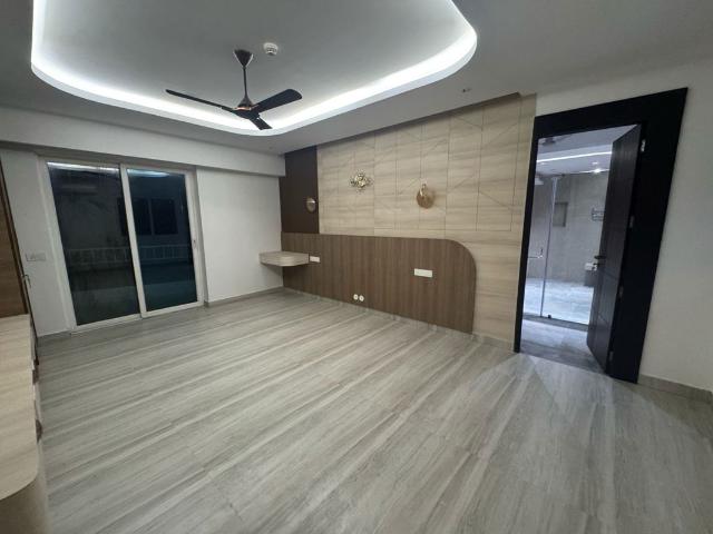 Rental | 4 BHK + Servant Room,Extra Room 4644 Sq.Ft. Apartment in 3C Lotus 300
