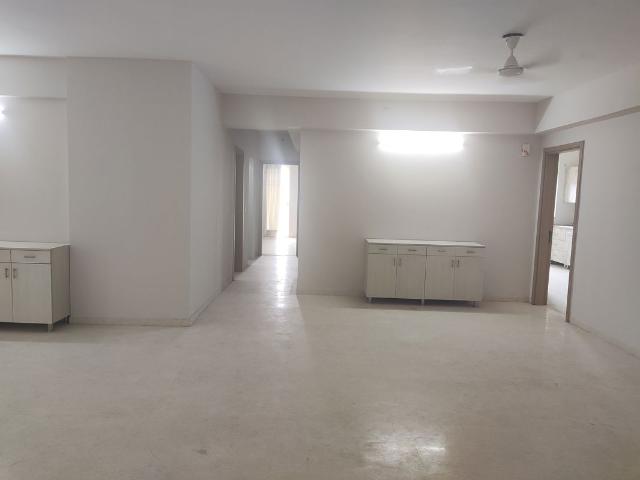 Rental | 4 BHK + Servant Room,Store Room 2727 Sq.Ft. Apartment in DLF New Town Heights I