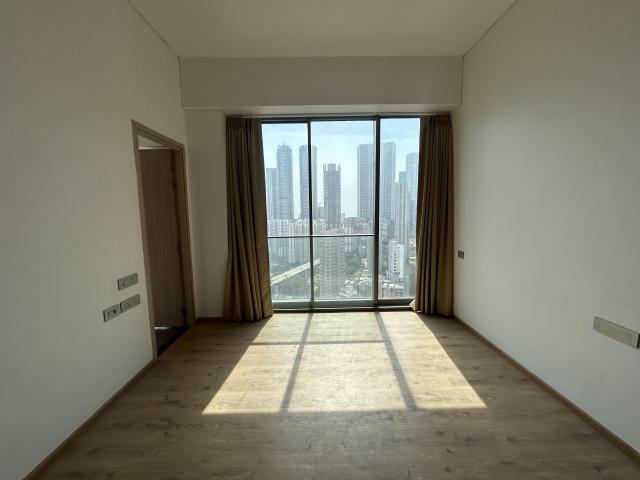 Rental | 4 BHK + Servant Room,Study Room 1580 Sq.Ft. Apartment in Rustomjee Crown