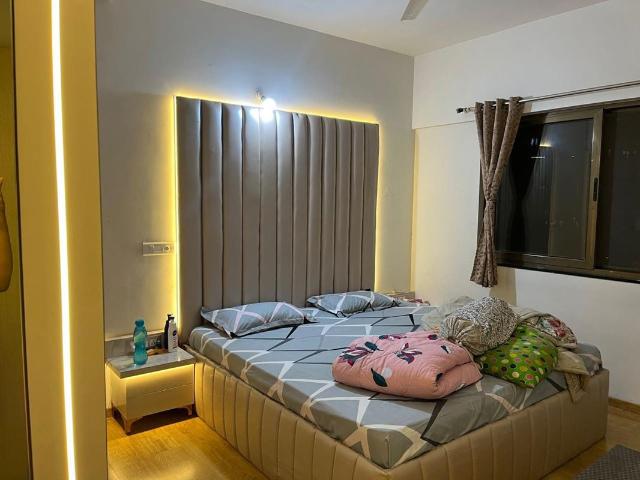 Rental | 4 BHK + Servant Room,Study Room 2400 Sq.Ft. Apartment in Kumar Selena B