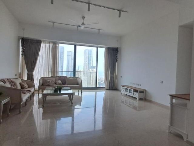 Rental | 4 BHK + Servant Room,Study Room 2570 Sq.Ft. Apartment in Rustomjee Crown