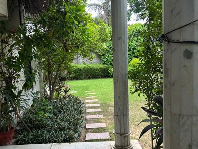 Rental | 4 BHK + Servant Room,Study Room 3000 Sq.Ft. Villa in Vasant Kunj