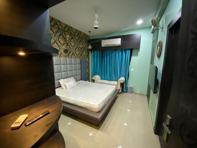Rental | 4 BHK + Servant Room,Study Room 3250 Sq.Ft. Apartment in Amrapali Heartbeat City