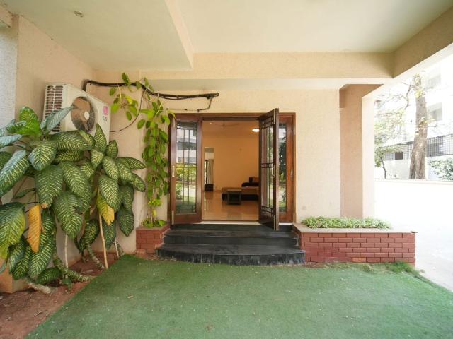 Rental | 4 BHK + Servant Room,Study Room,Store Room 4000 Sq.Ft. Apartment in Halasuru