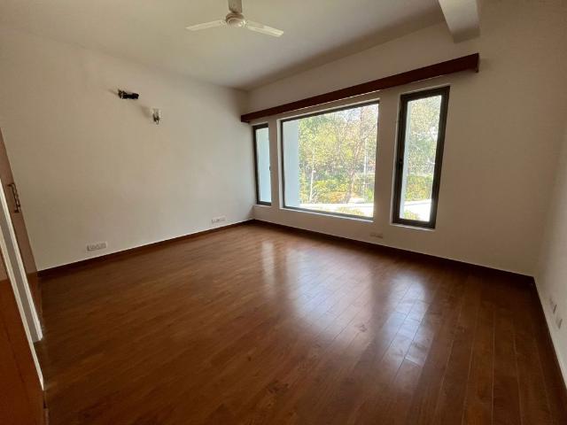Rental | 4 BHK + Servant Room 1000 Sq.Yd. Villa in Friends Colony