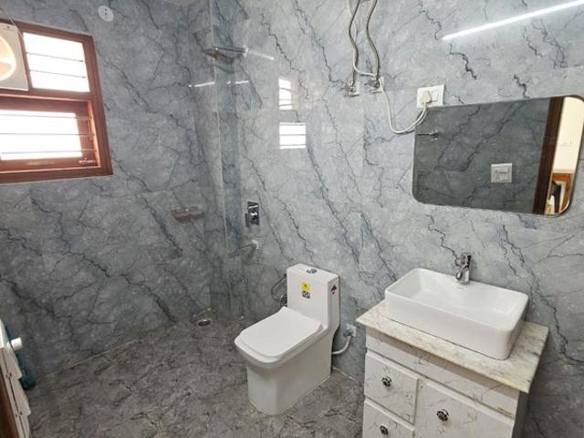 Rental | 4 BHK + Servant Room 2400 Sq.Ft. Apartment in Ardee City