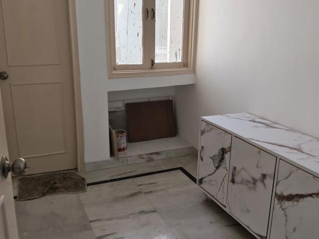 Rental | 4 BHK + Servant Room 2400 Sq.Ft. Apartment in Royal Towers Noida
