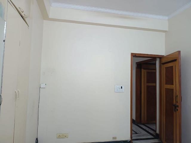 Rental | 4 BHK + Servant Room 2457 Sq.Ft. Apartment in Amrapali Sapphire