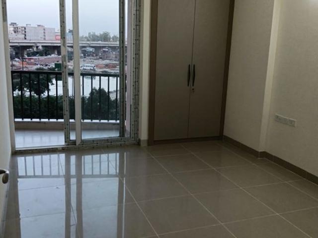 Rental | 4 BHK + Servant Room 2475 Sq.Ft. Apartment in Mahagun Moderne