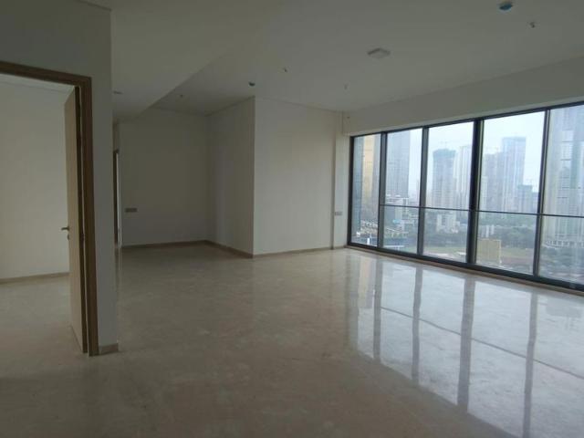 Rental | 4 BHK + Servant Room 2500 Sq.Ft. Apartment in Rustomjee Crown