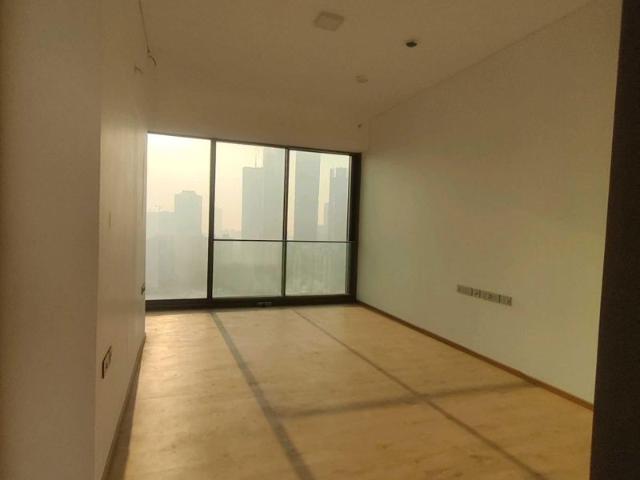 Rental | 4 BHK + Servant Room 2500 Sq.Ft. Apartment in Rustomjee Crown