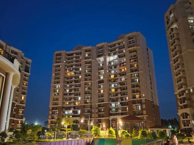Rental | 4 BHK + Servant Room 2565 Sq.Ft. Apartment in Ambika Florence Park