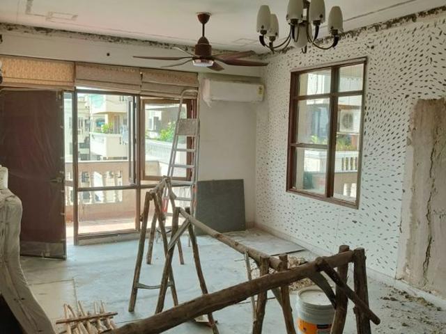 Rental | 4 BHK + Servant Room 2700 Sq.Ft. Apartment in Sushant Lok I