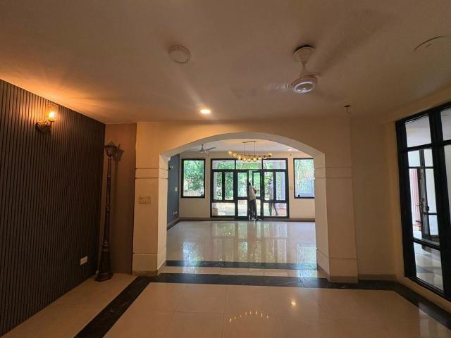 Rental | 4 BHK + Servant Room 2700 Sq.Ft. Villa in Sector 57