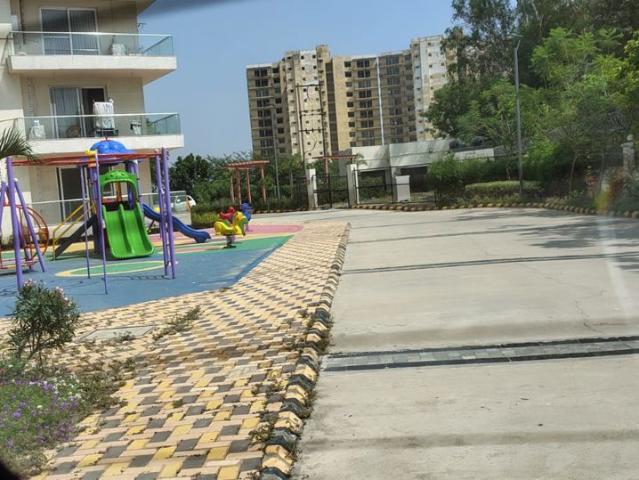 Rental | 4 BHK + Servant Room 2880 Sq.Ft. Apartment in Crest Golf Ridge Tower