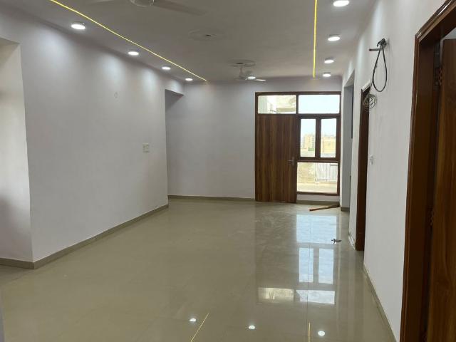 Rental | 4 BHK + Servant Room 2200 Sq.Ft. Apartment in Sector 10 Dwarka