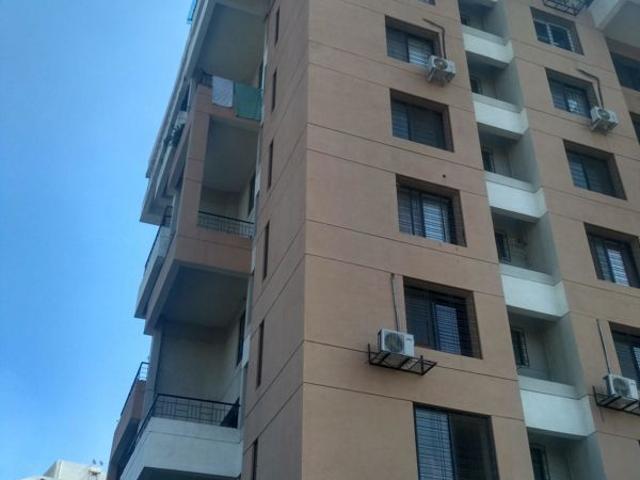 Rental | 4 BHK + Servant Room 2200 Sq.Ft. Apartment in The Gateway
