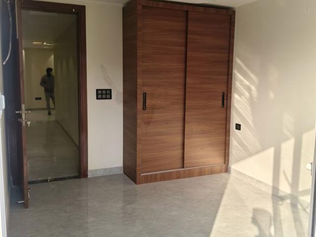 Rental | 4 BHK + Servant Room 220 Sq.Yd. Apartment in Navjeevan Vihar