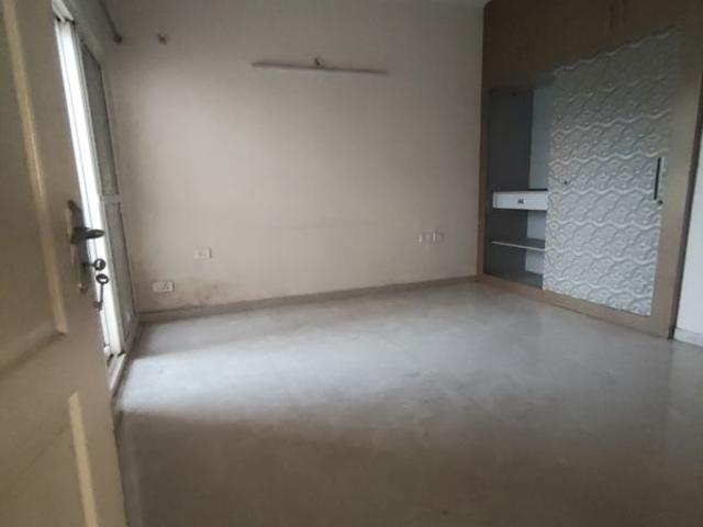 Rental | 4 BHK + Servant Room 2250 Sq.Ft. Apartment in Maxblis White House